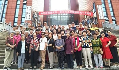 330、331班部分同学合影.jpg