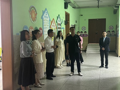 参观1.jpg