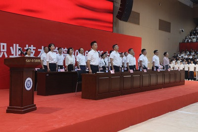 全体成员奏唱国歌.JPG